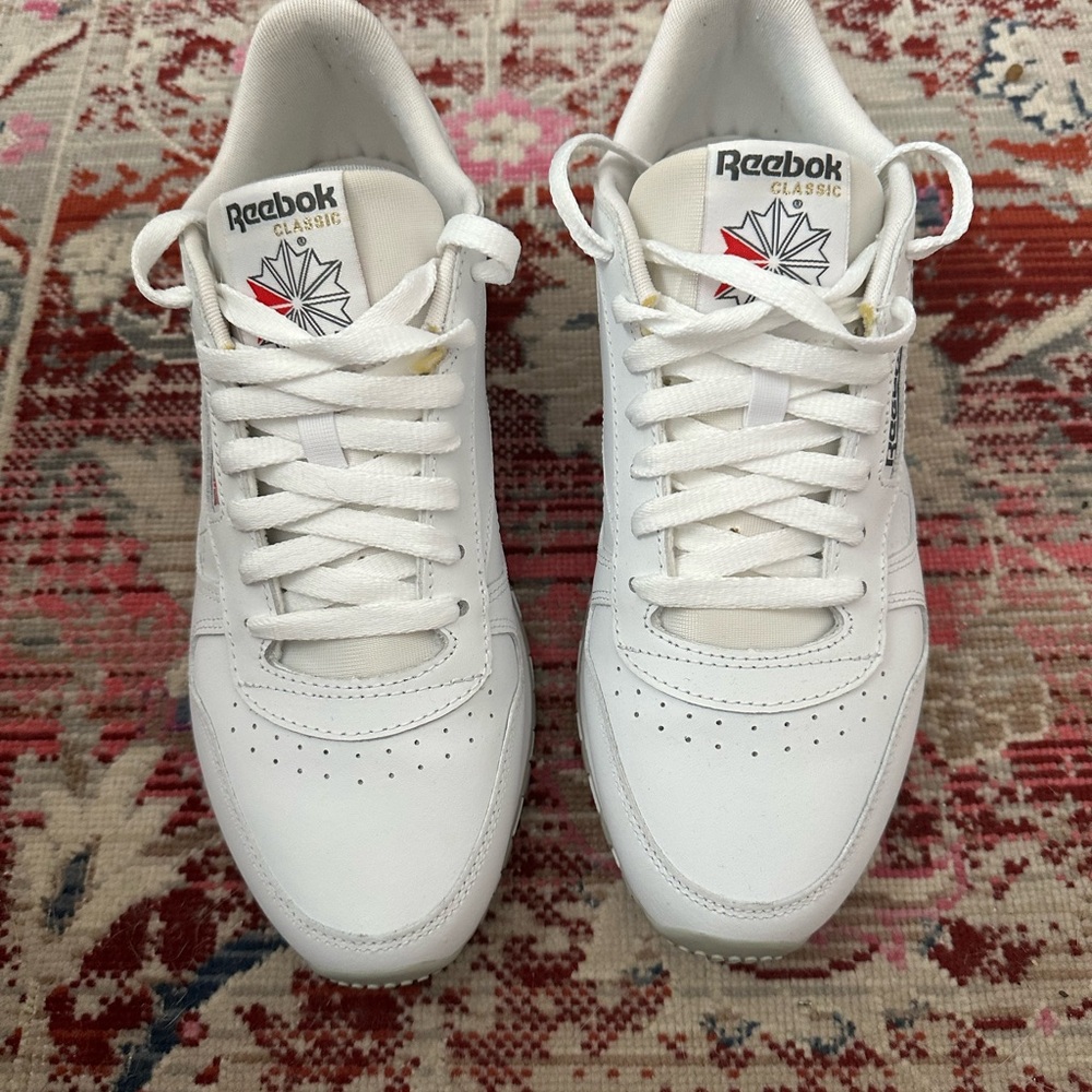 Reebok Unisex Classic Leather Sneaker, Excellent Condition, 9 US Men